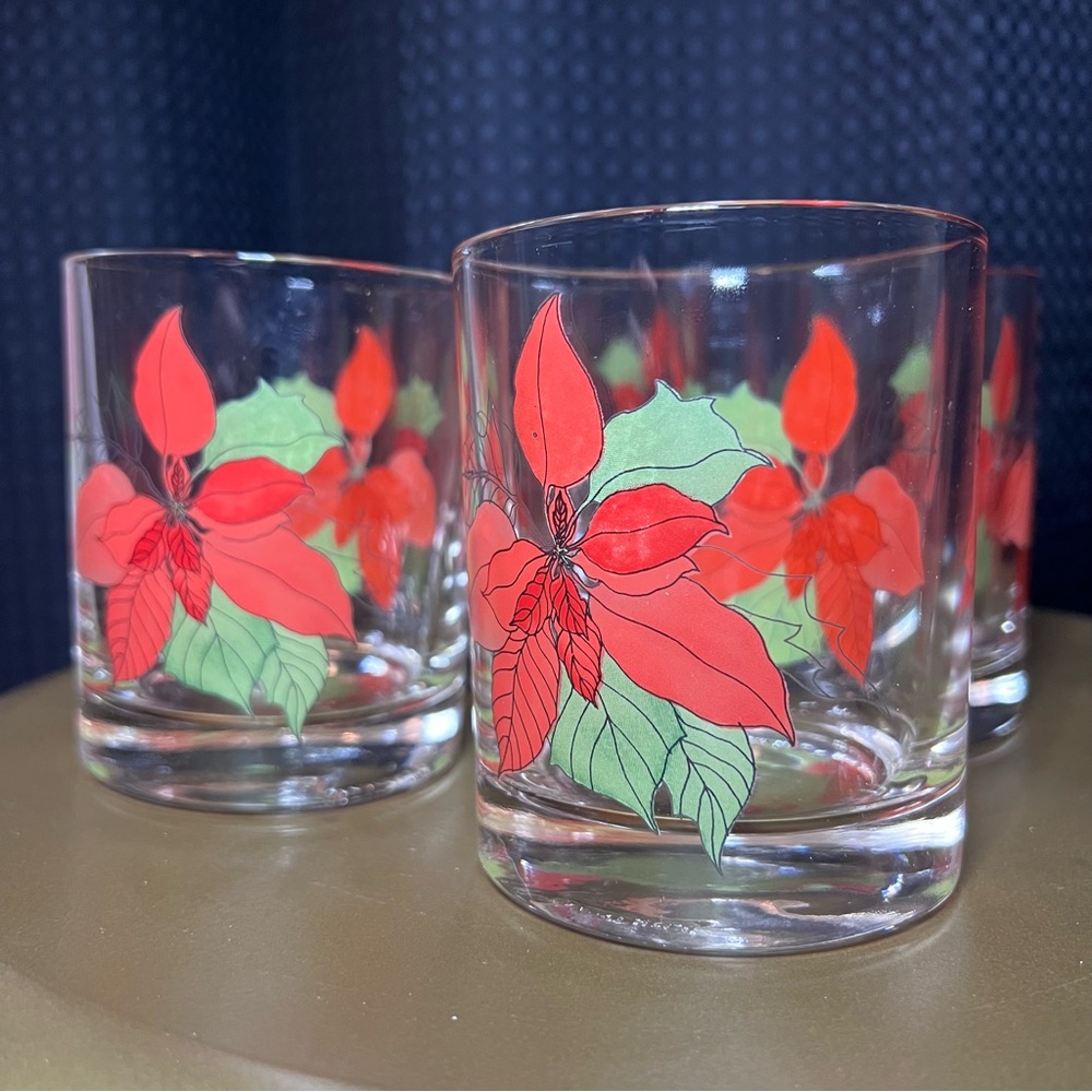 Festive Poinsettia Glass Tumblers (Set of 4)